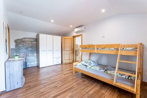 3 bedrooms, WiFi, bed sheets