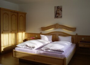 1 bedroom, travel cot, WiFi, bed sheets - Nice appartment for 2-4 Persons (Abtenau)