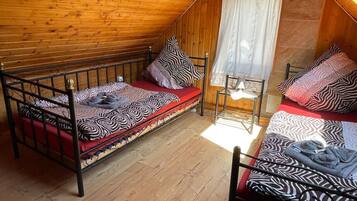 2 bedrooms, iron/ironing board, WiFi