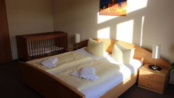 3 Schlafzimmer, Schreibtisch, WLAN, Bettwäsche