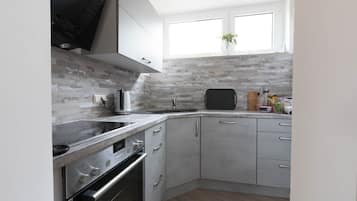 Réfrigérateur, four, plaque de cuisson, lave-vaisselle