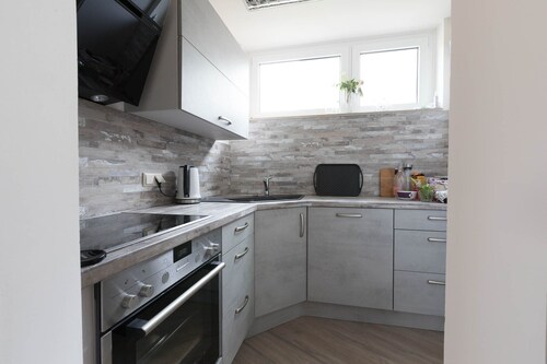 Helle Wohnung in See- & Stadtnähe mit kleinem Balkon