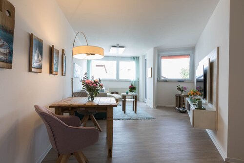 Helle Wohnung in See- & Stadtnähe mit kleinem Balkon