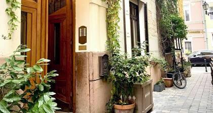 Boutique Studio Suite in Buda Castle (Castle District) - Luxury Eco-Cooling