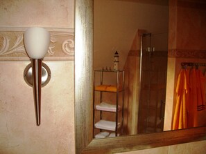 Dusche, Seife, Toilettenpapier