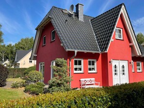 Unclassified image, 2 of 22, button