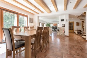 Family Townhome | In-room dining