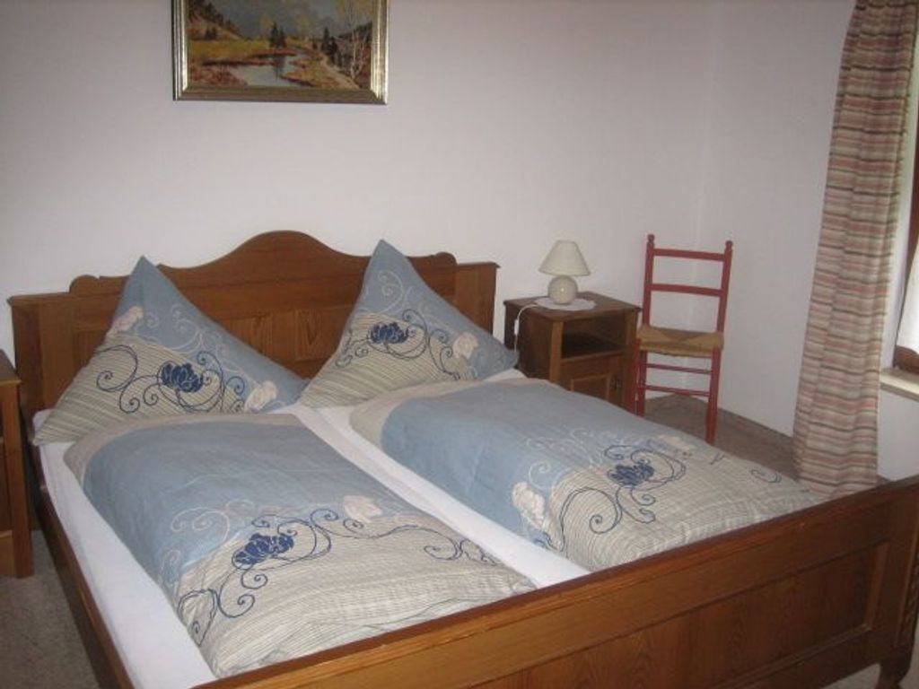 2 多间卧室、WiFi、床单