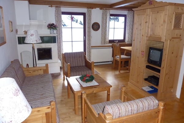 Wohnzimmer mit Kamin