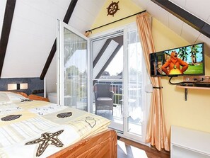 3 bedrooms, travel cot, WiFi