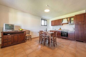 Køleskab, ovn, kogeplade