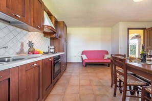 Køleskab, ovn, kogeplade