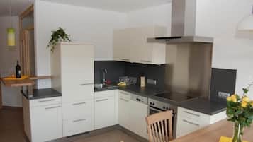 Fridge, dishwasher, coffee/tea maker, electric kettle