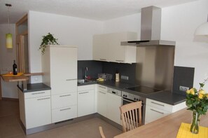 Réfrigérateur, four, plaque de cuisson, lave-vaisselle