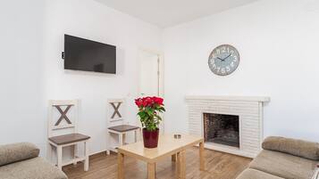 Televisie en een open haard