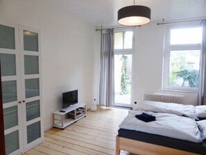 1 chambre, fer et planche à repasser, draps fournis