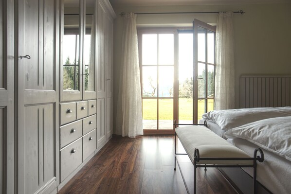 4 bedrooms, in-room safe, iron/ironing board, travel crib