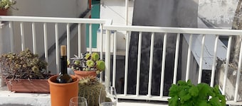Lomatalo Centro Storico Vieste * Altstadtflair merinäköalalla * hiljattain remontoitu