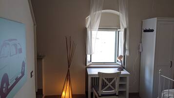 2 Schlafzimmer, Schreibtisch, Bügeleisen/Bügelbrett, kostenloses WLAN