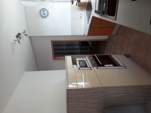 Apartment Woodpecker