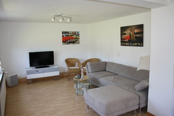 Téléviseur, lecteur de DVD, chaîne audio