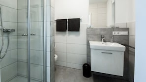 Bathroom - 5 large apartments, for a maximum of 4 people in an idyllic location near Munich (Billingsdorf)