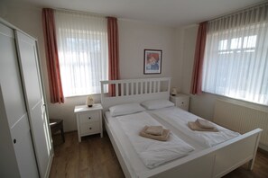 2 عدّة غرف نوم وسرير سفر وواي فاي مجانًا