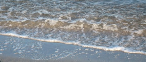 Na praia, espreguiçadeiras