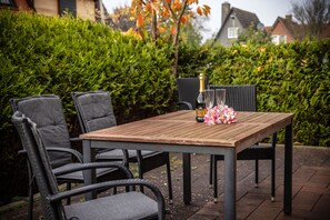 تناول الطعام بالخارج