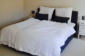 3 quartos, berço de viagem, Wi-Fi, roupa de cama