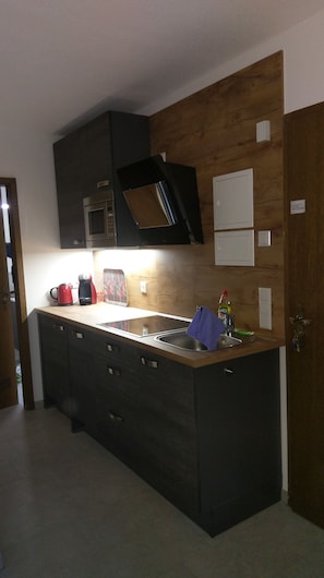 Refrigerador, microondas, parrilla de estufa y lavavajillas