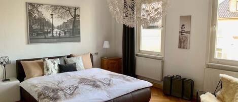 3 عدّة غرف نوم ومكواة/لوح كي وواي فاي مجانًا وملاءات أسرّة