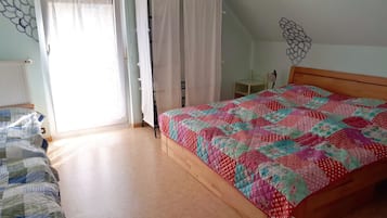 3 makuuhuonetta, silitysrauta/-lauta, ilmainen Wi-Fi, vuodevaatteet