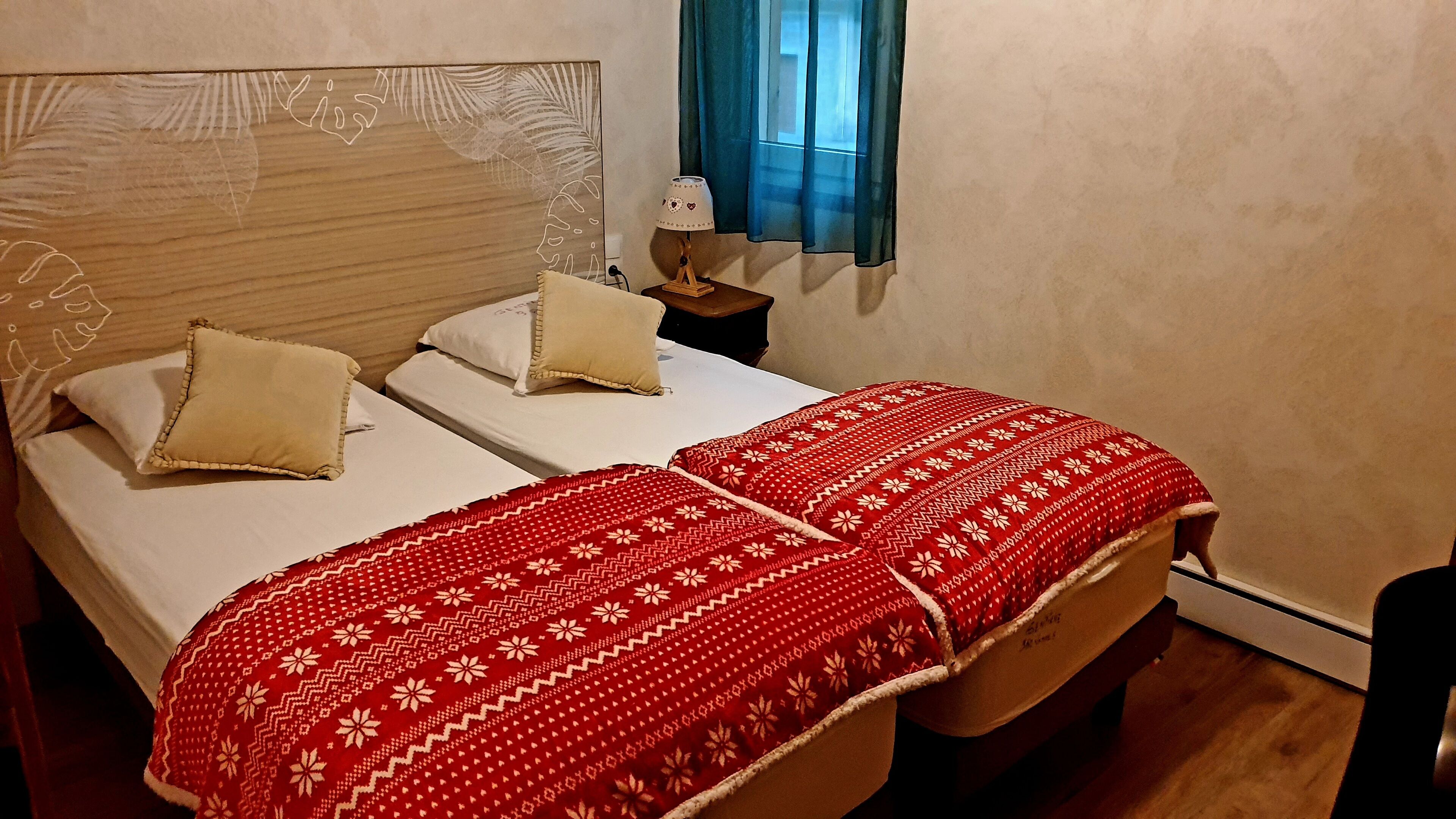 4 多间卧室、旅行婴儿床、免费 WiFi、床单