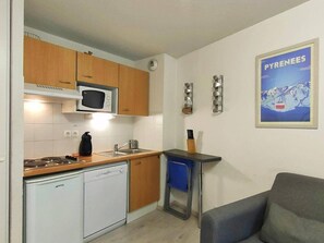 Refrigerador, microondas, lavavajillas y tostadora