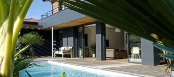 New 5 * Villa with Heated Pool. Beach walk