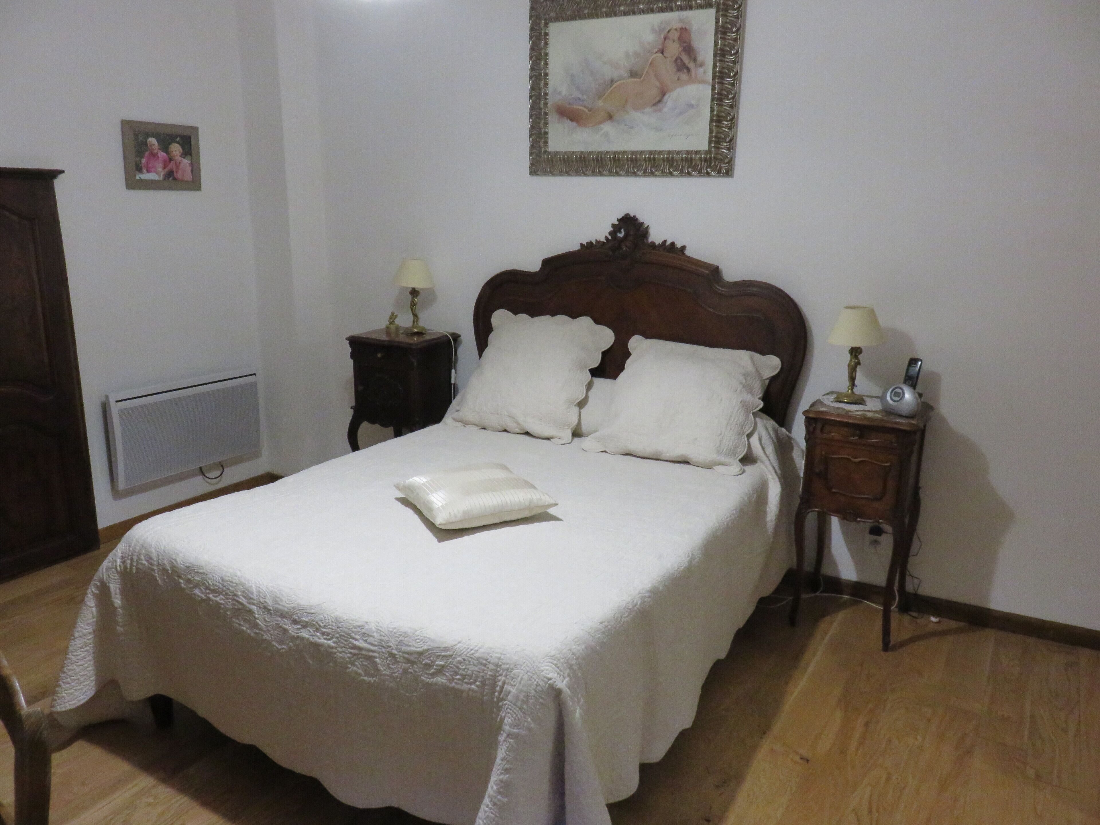 3 chambres, fer et planche à repasser, Wi-Fi, draps fournis