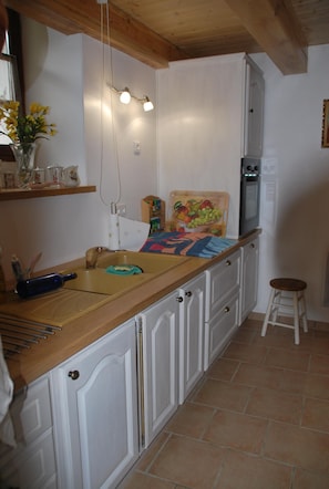 Fridge, microwave, oven, stovetop - House in the heart of the Gorges du Tarn Weekly rental  (La Malène)