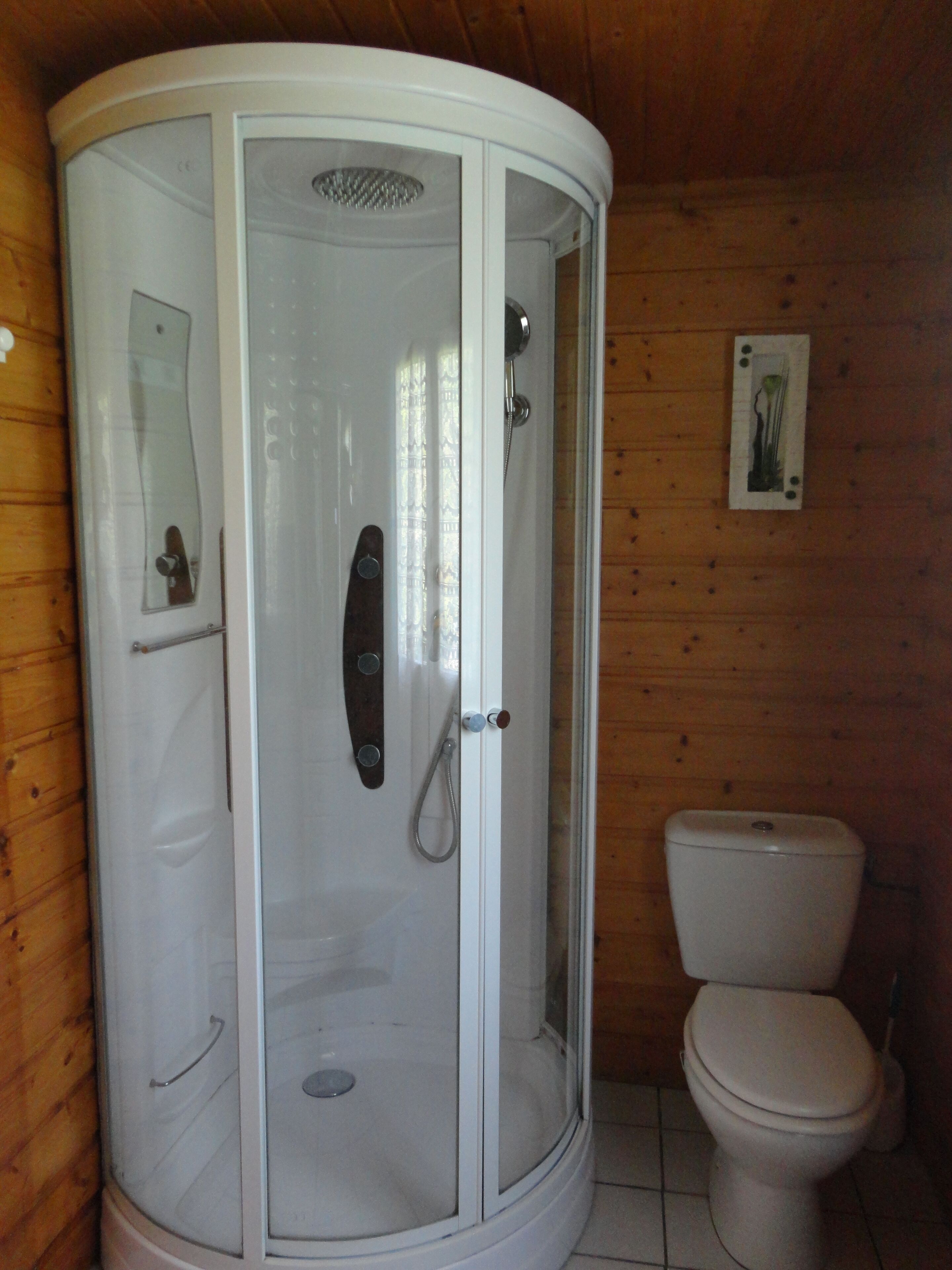 Douche, sèche-cheveux, savon
