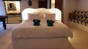 5 bedrooms, in-room safe, desk, soundproofing