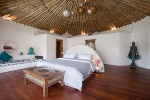 5 habitaciones, caja de seguridad en la habitación y escritorio 