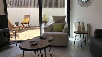 TV, books, stereo, offices