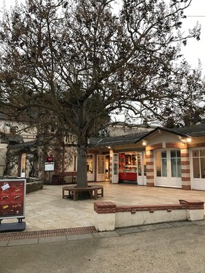 Exterior - Gîte Les Gâts, confortable charming apartment Pornic centre, terrace and garage (Pornic)