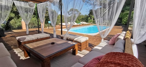 Large 13 person villa in the Var - Heated pool, families & groups