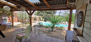 A covered outdoor area with a pool, chairs, and a dartboard. - Large 13 person villa in the Var - Heated pool, families & groups  (Flassans-Sur-Issole)
