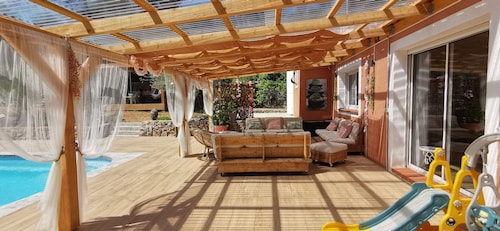 Large 13 person villa in the Var - Heated pool, families & groups 