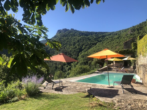 حمّام سباحة خارجي