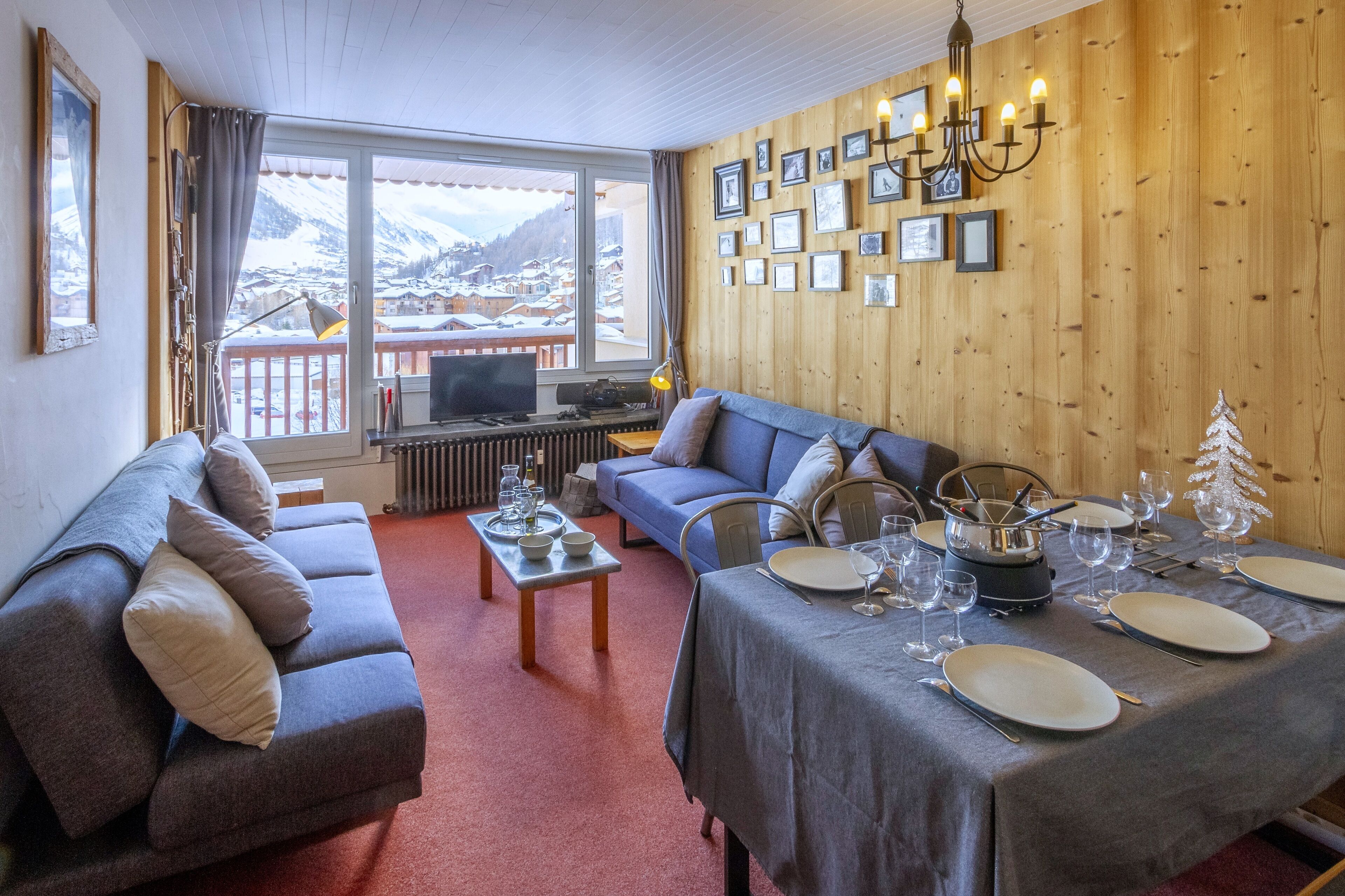 Älytelevisio, videopelejä, DVD-soitin, kirjoja