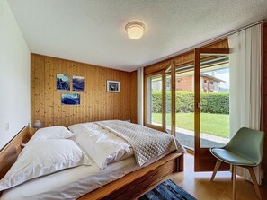 2 slaapkamers, een strijkplank/strijkijzer, wifi, beddengoed