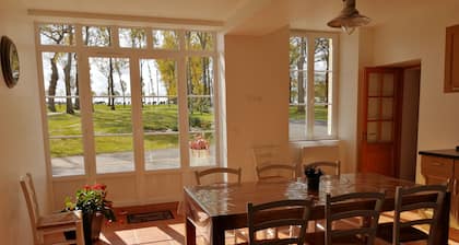 GITE: LARGE HOLIDAY HOUSE IN THE COUNTRY WITH BILLIARD, LARGE LIVING ROOM